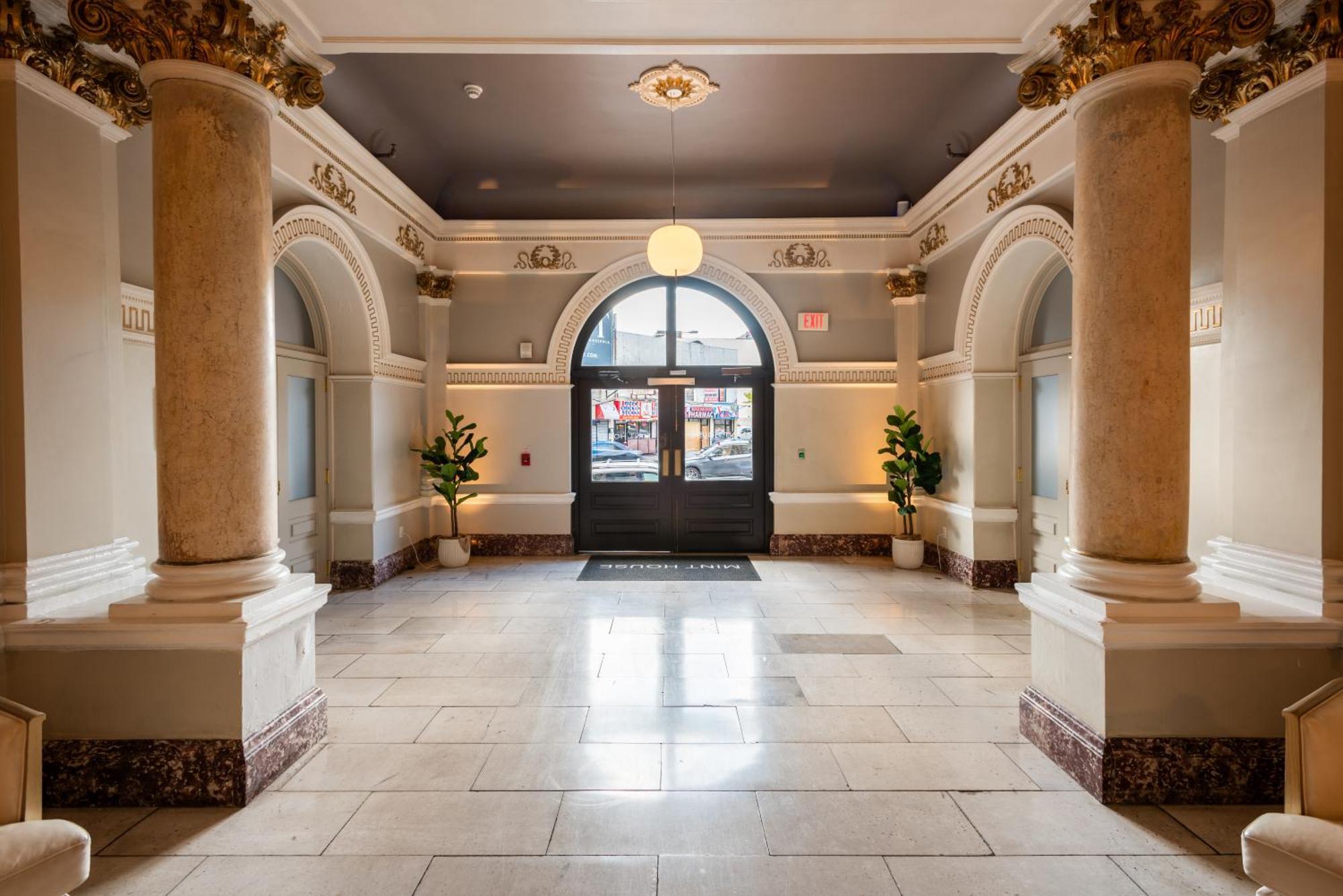 Mint House At The Divine Lorraine Hotel - 필라델피아 외부 사진