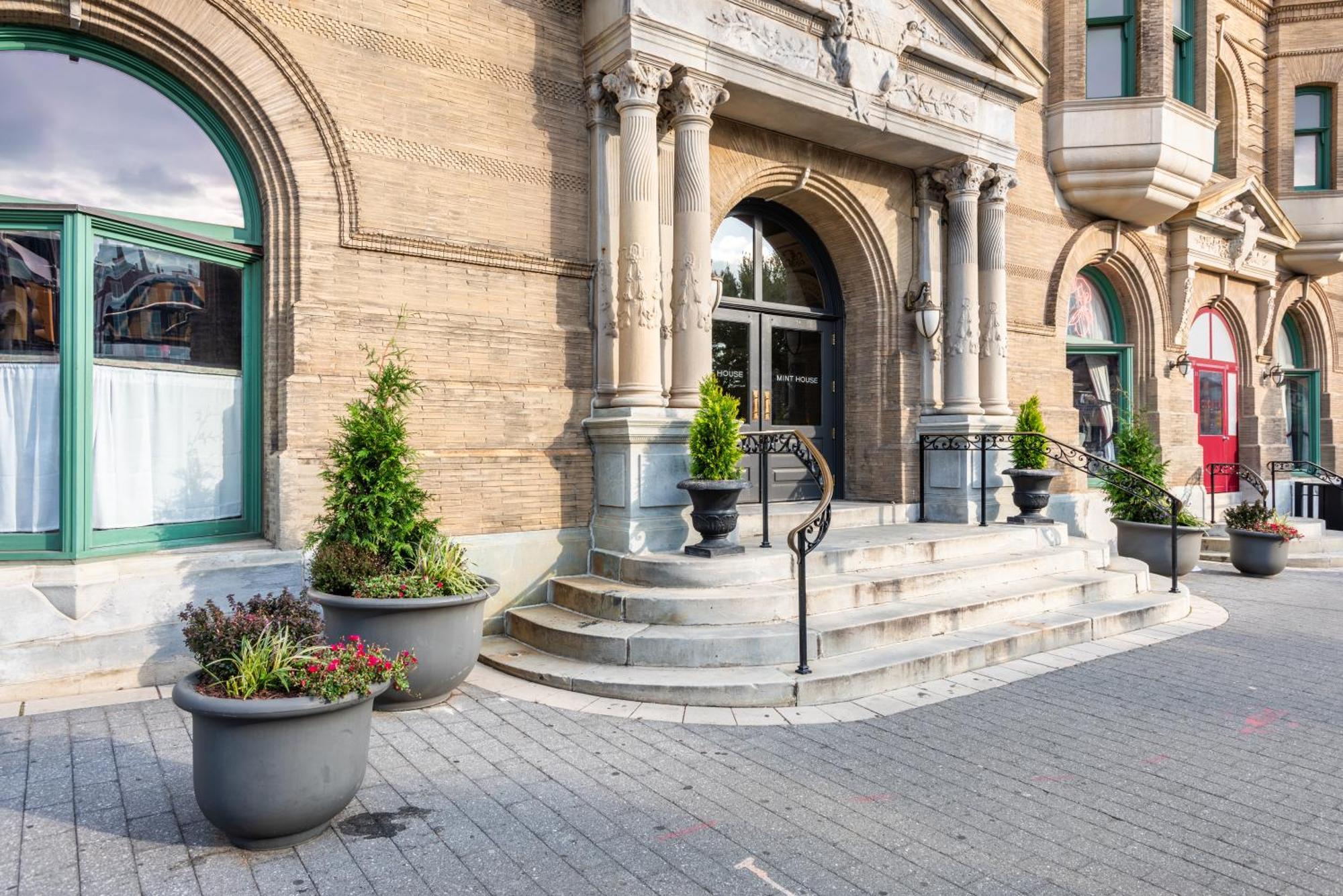 Mint House At The Divine Lorraine Hotel - 필라델피아 외부 사진